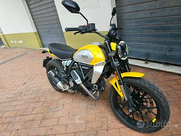 ducati scrambler  800 Icon