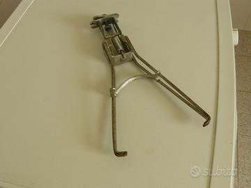 cavalletto per bicicletta d'epoca.