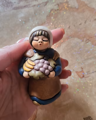 thun donna con frutta blu fp presepe