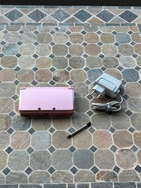 Nintendo 3DS rosa con pennino e caricabatterie