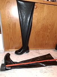 Stivali in ecopelle fino alla coscia