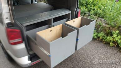 Mobiletto per VW California con cassetti