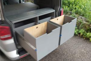 Mobiletto per VW California con cassetti