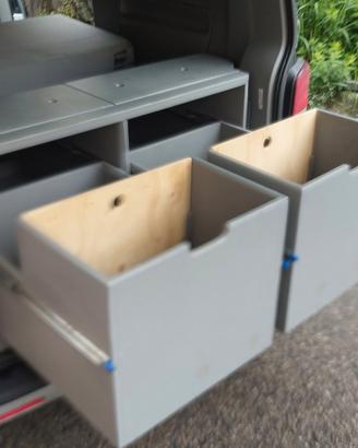 Mobiletto per VW California con cassetti