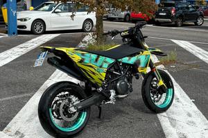 Husqvarna 701 supermoto