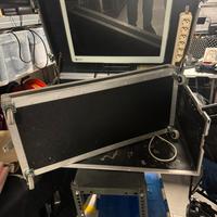 Flight case con ruote e monitor