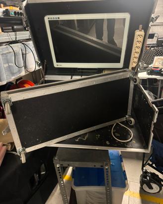 Flight case con ruote e monitor