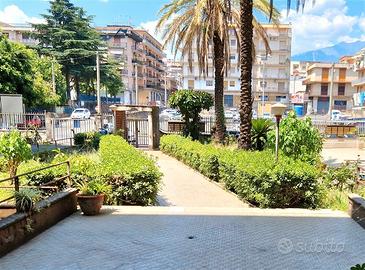 Ampio 4 vani di 140 mq al 5° ultimo piano + garage