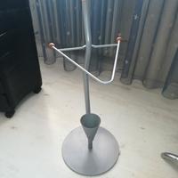 portaombrelli in acciaio moderno 