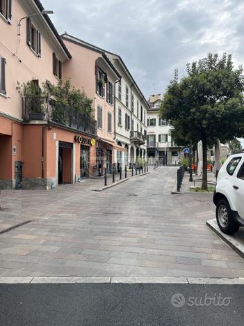 ZONA BERGAMO LECCO VIA PESA DEL LINO AMPIO BOX AUT