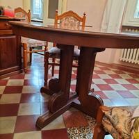 Tavolo rotondo con 6 sedie