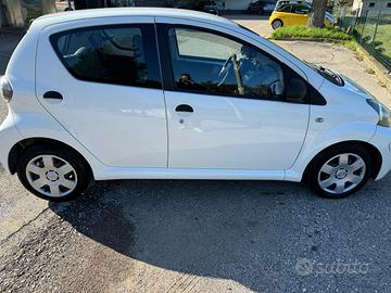 Toyota aygo 5 porte 1.0 68 cv 2011 50kw