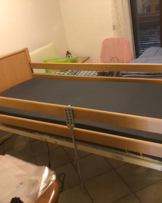Letto ospedaliero elettrico con materasso ortopedi
