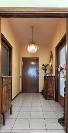 Appartamento di 123 m² con 4 locali e box auto a S