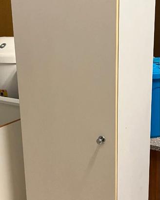 colonna portascope con ripiani laterali