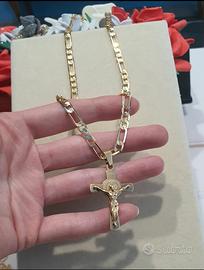 collana con la croce 
