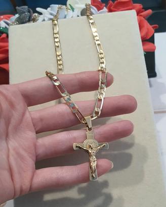 collana con la croce 
