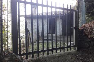 Cascina con terreno