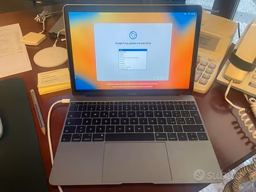 Apple MacBook