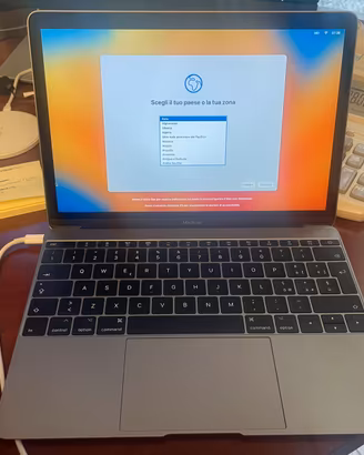 Apple MacBook