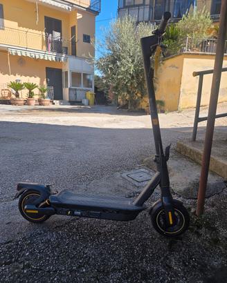 Monopattino elettrico Ninebot segway Max g2