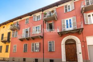 CINQUE LOCALI PANORAMICO IN CENTRO STORICO