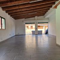 Ampio locale - ingresso paese