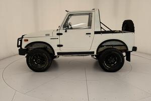 Suzuki samurai sj413