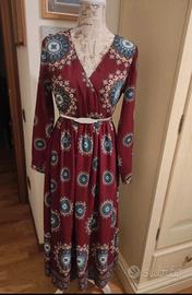 abito lungo rosso bordeaux disegni azzurri M/42