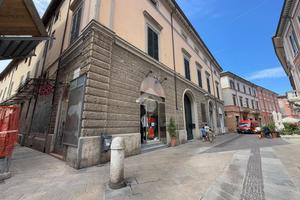 NEGOZIO A FORLÌ