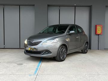 Lancia Ypsilon 1.0 firefly hybrid Silver s&s 70cv