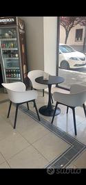 Tavolino e sedie bar