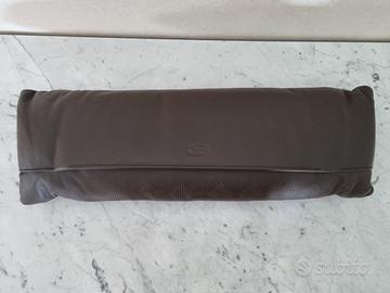 Poltrona frau, 2 cuscini, poggiareni.