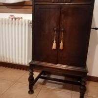 Grammofono a manovella funzionante con dischi e pu