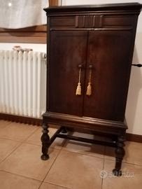 Grammofono a manovella funzionante con dischi e pu