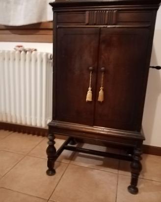 Grammofono a manovella funzionante con dischi e pu