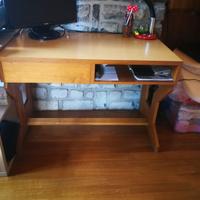 Scrivania artigianale in legno massello