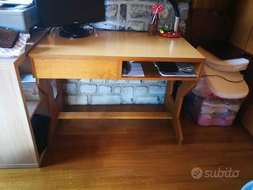 Scrivania artigianale in legno massello