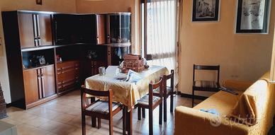 Salotto con cristalliera ad angolo