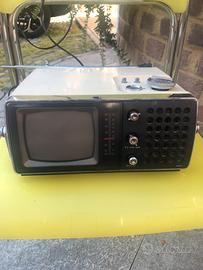 Crown 5TV 504 Mini TV Radio FM-AM Vintage