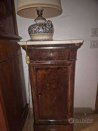 mobili comodino in  noce con marmo 