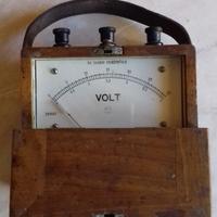 Raro Voltmetro portatile anni '40/'50 cassa legno