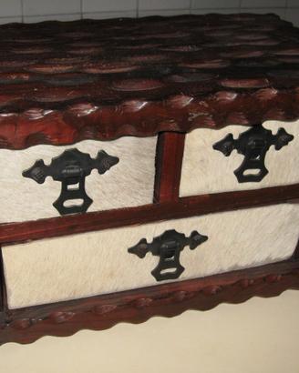 Cofanetto in legno massiccio con cassettini