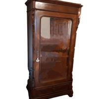 Armadio con specchio. 