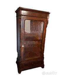 Armadio con specchio. 