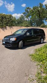lancia voyager platinum 130kw 
