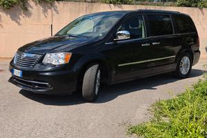 lancia voyager platinum 130kw 