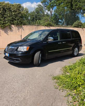 lancia voyager platinum 130kw 