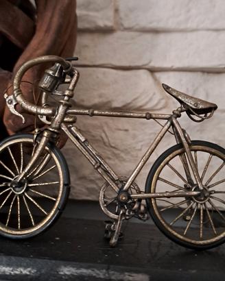 bicicletta da corsa in argento