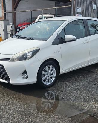 Toyota Yaris 1.5 Hybrid 5P AUTOMATICA